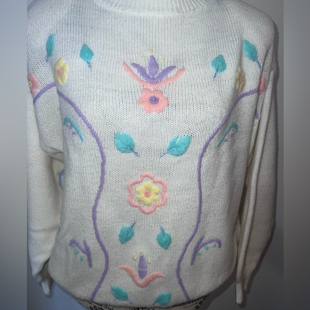 Basket of Yarn Vintage 80s Pastel Floral Embroidered Mock Neck Sweater/Large - Picture 3 of 11
